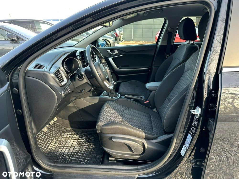 Kia Ceed - 11