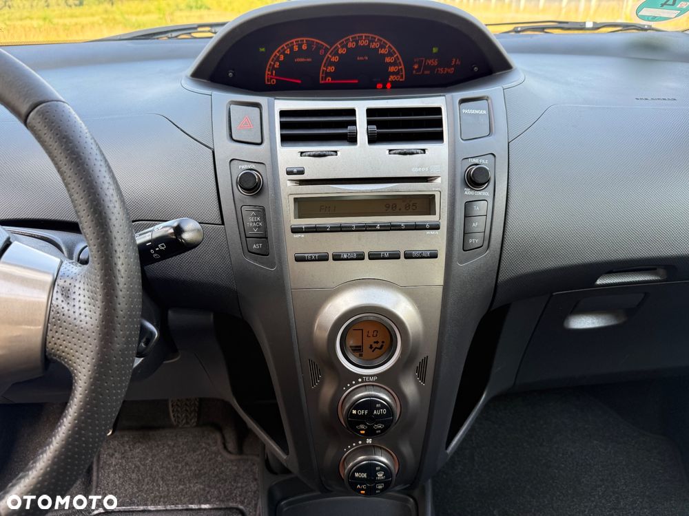 Toyota Yaris 1.33 2010 - 19
