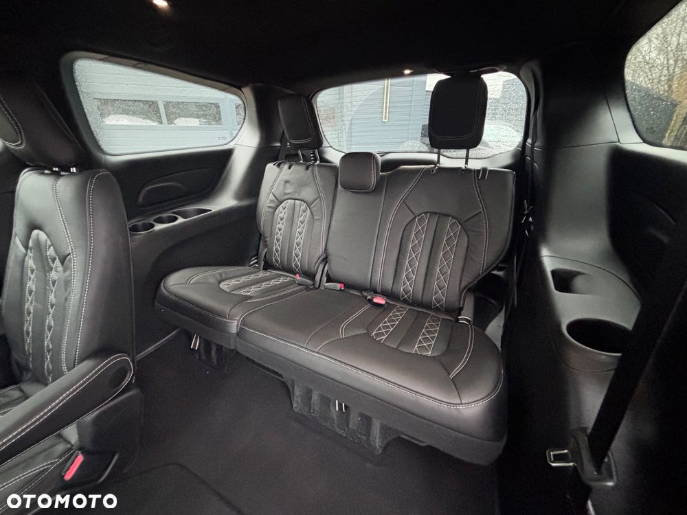 Chrysler Pacifica - 16