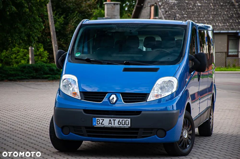 Renault Trafic 2.0 dCi 115 FAP Grand Passenger Black Edition - 8