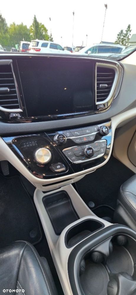 Chrysler Pacifica - 22