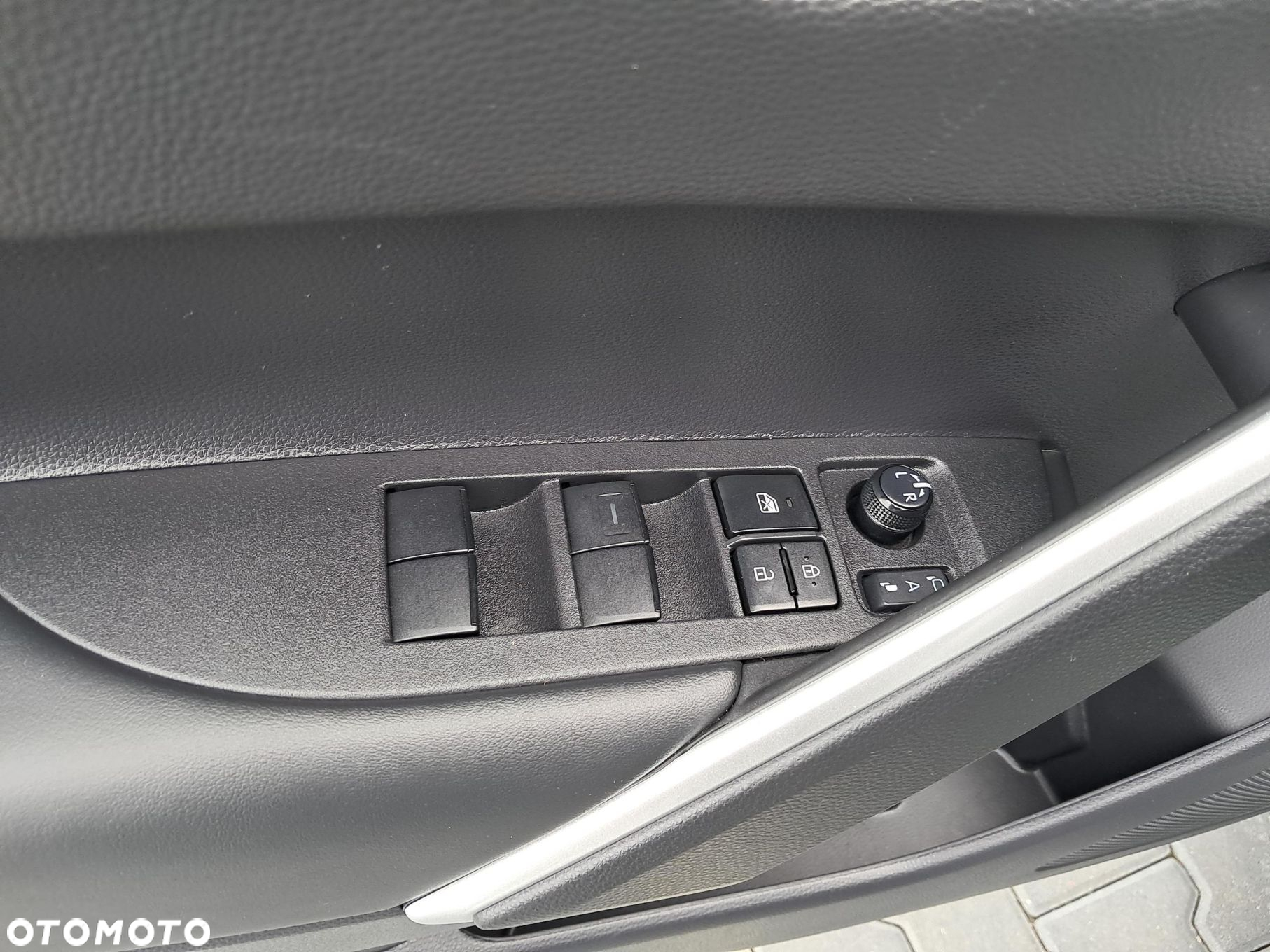 Toyota Corolla Cross 2.0 Hybrid Style - 17