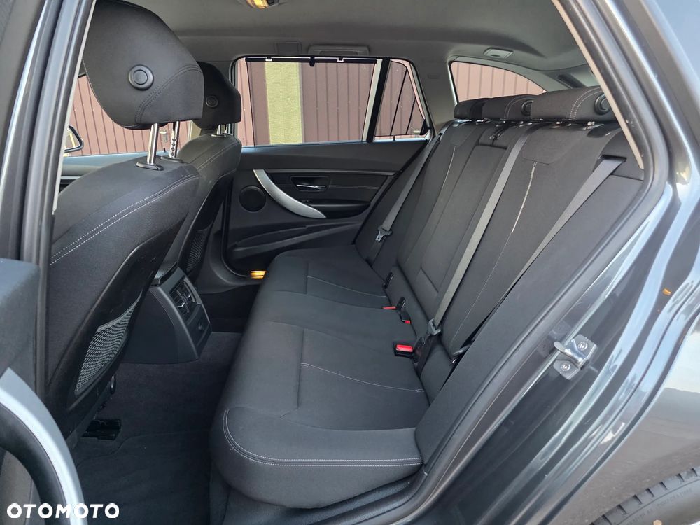 BMW Seria 3 320d - 12