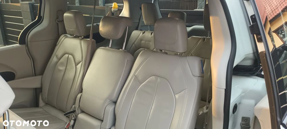 Chrysler Pacifica - 9