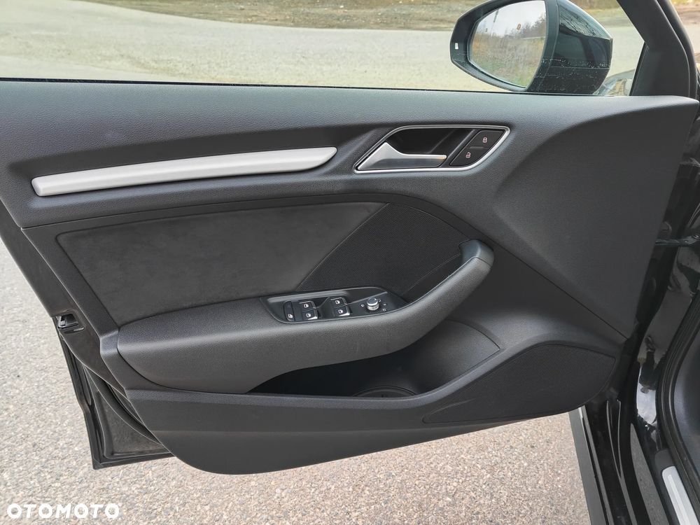 Audi A3 Sportback 2.0 TDI (clean diesel) quattro S tronic S line Sportpaket - 11