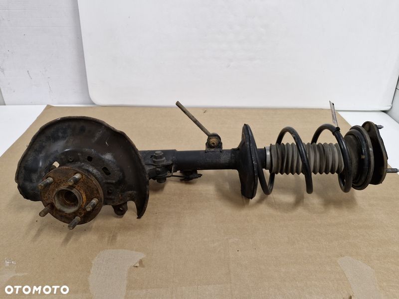 TOYOTA MATRIX 2 II E140 MCPHERSON PRAWY ZWROTNICA PRAWA PIASTA AMORTYZATOR - 1