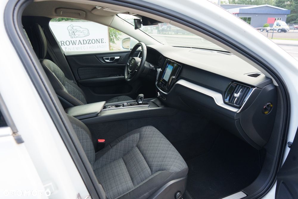Volvo V60 B3 B DKG Momentum Pro - 21