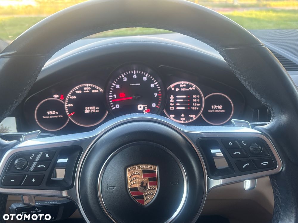 Porsche Cayenne Standard - 32