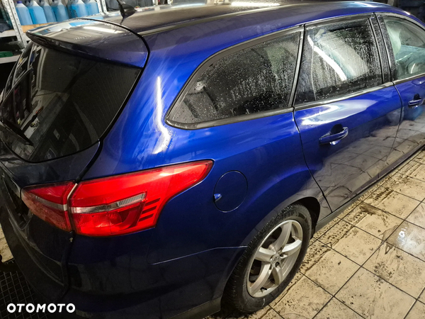 Błotnik prawy tył Ford Focus MK3 OB KOMBI