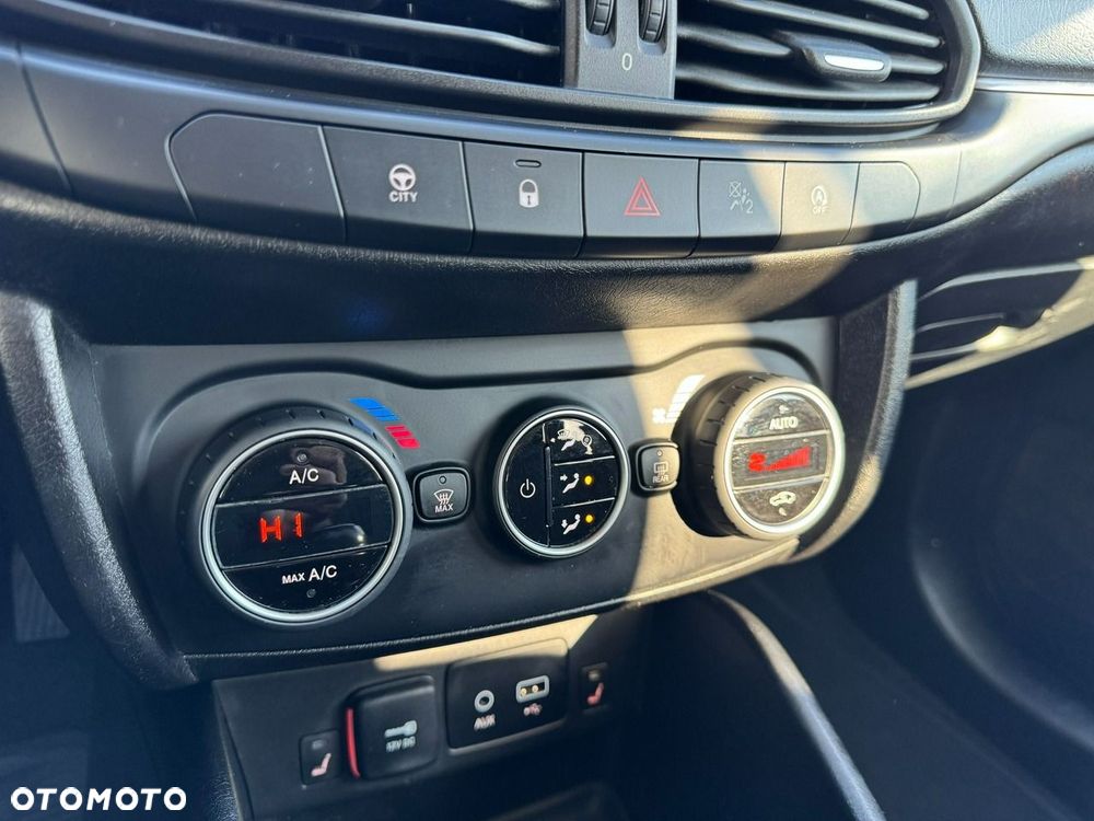 Fiat Tipo 1.4 T-Jet 16v Lounge - 16
