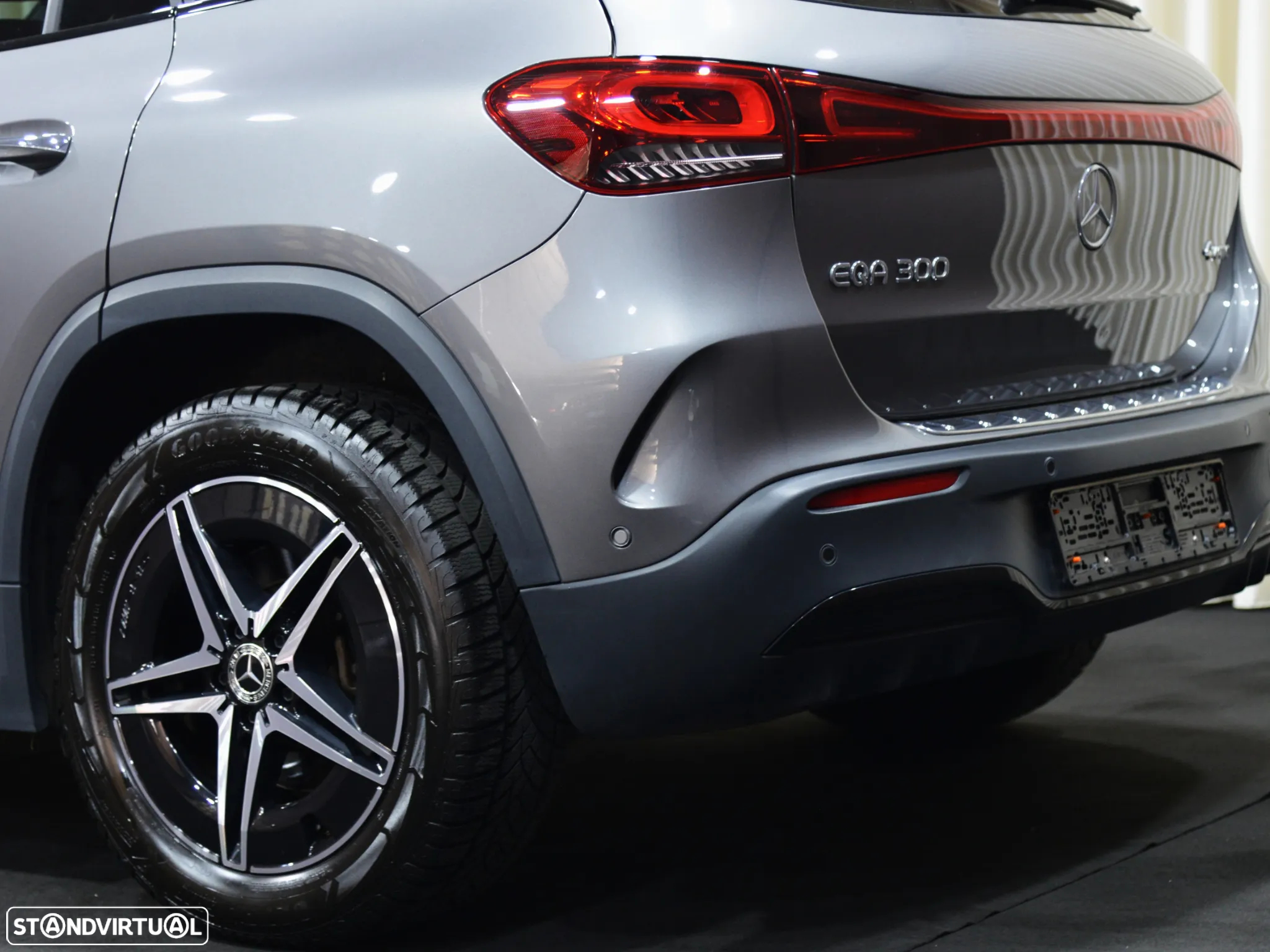 Mercedes-Benz EQA 300 4Matic AMG Line - 9