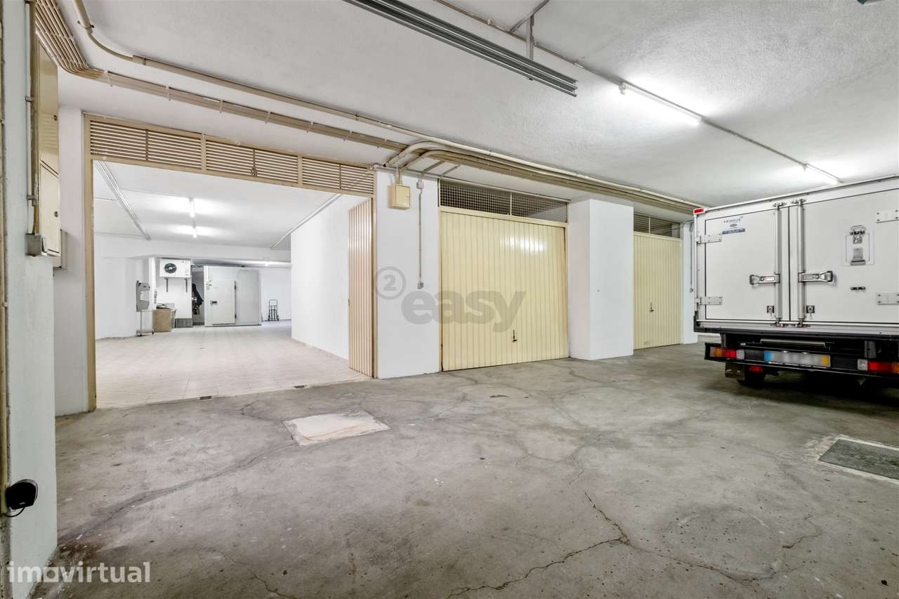 Armazém/Estacionamento Fechado – Tapada das Mercês - Grande imagem: 3/26