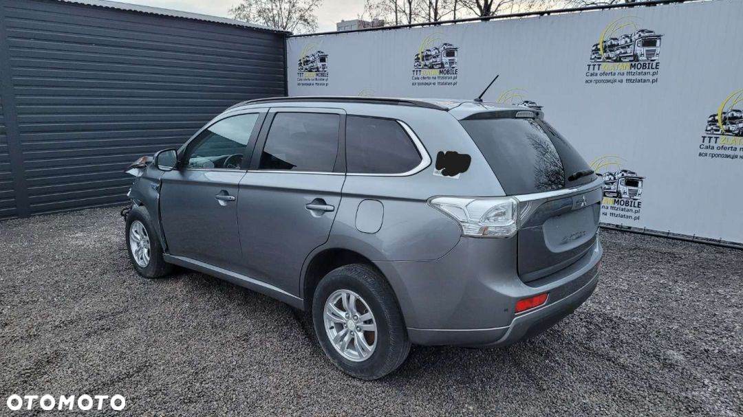 Mitsubishi Outlander - 2