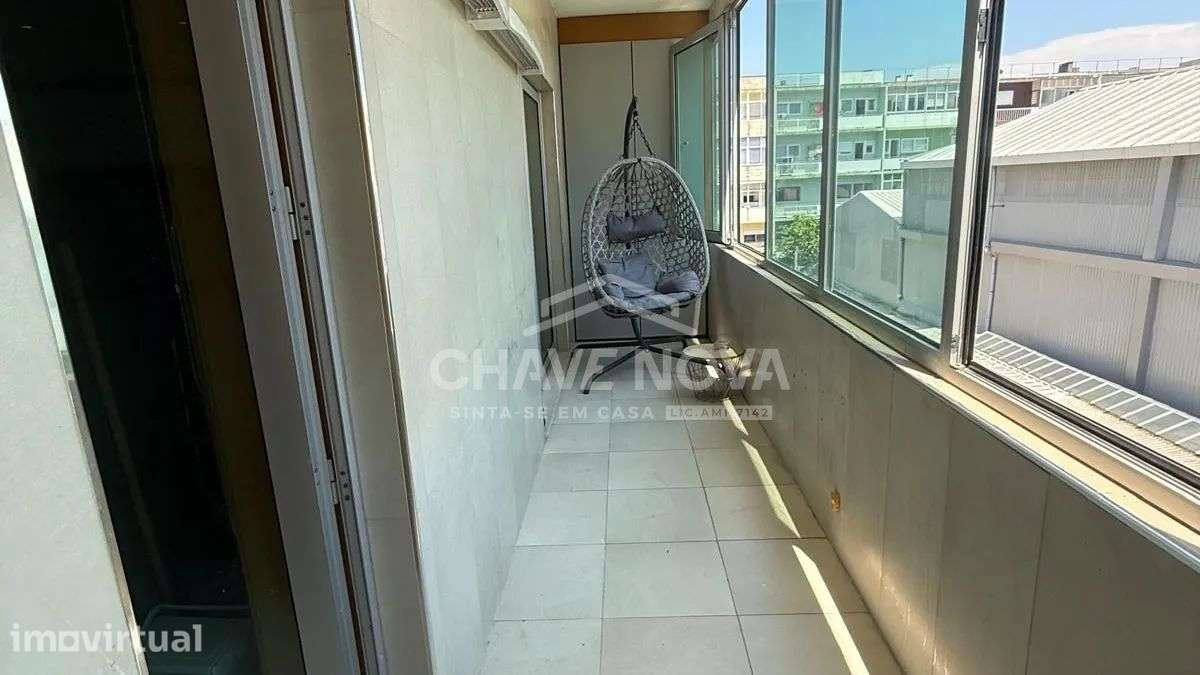 T3 com 3 Suítes | Totalmente Remodelado e Mobilado | Centro de Gaia - Grande imagem: 2/21