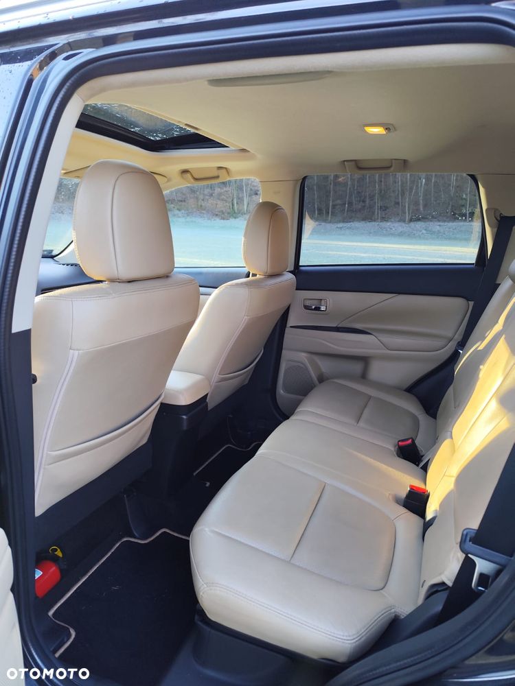 Mitsubishi Outlander 2.2 DID Instyle Navi 4WD - 18