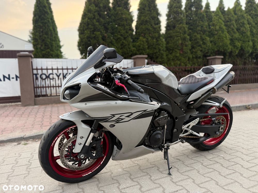 Yamaha R1 - 21