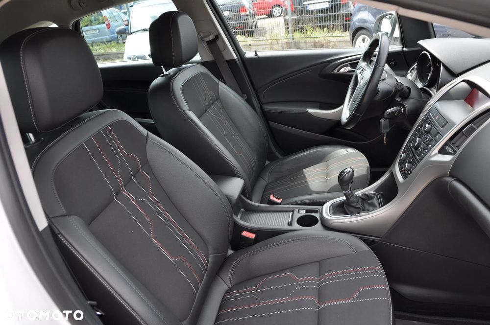 Opel Astra 1.4 Turbo 150 Jahre - 13
