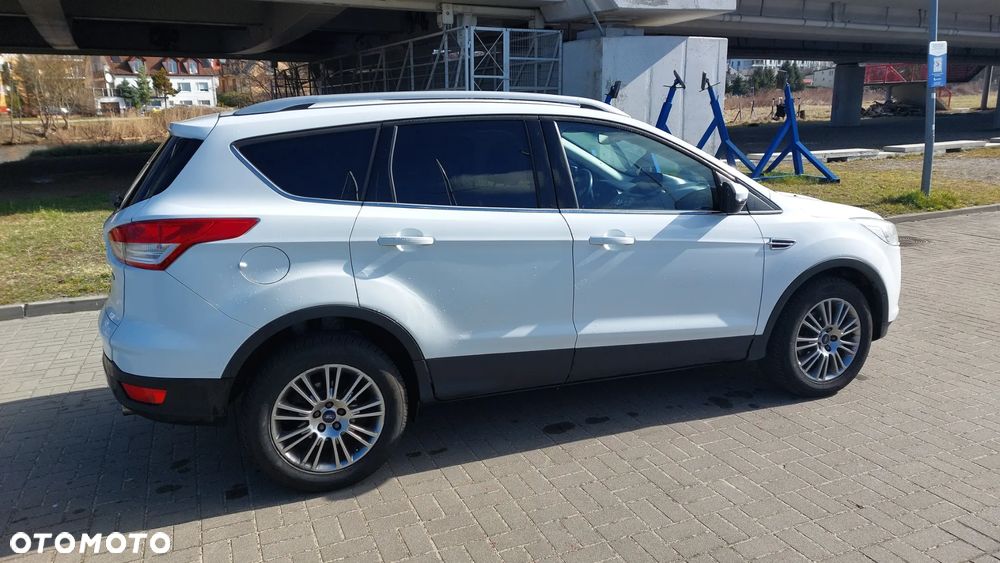 Ford Kuga 1.6 EcoBoost 2x4 Titanium - 4