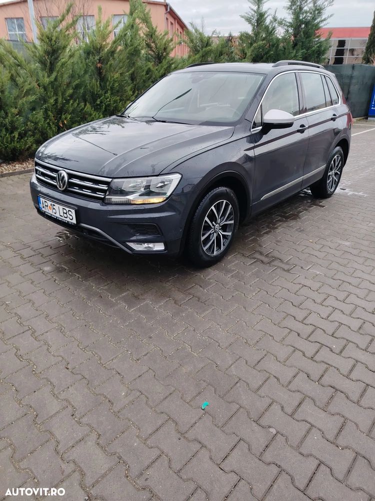 Volkswagen Tiguan - 1