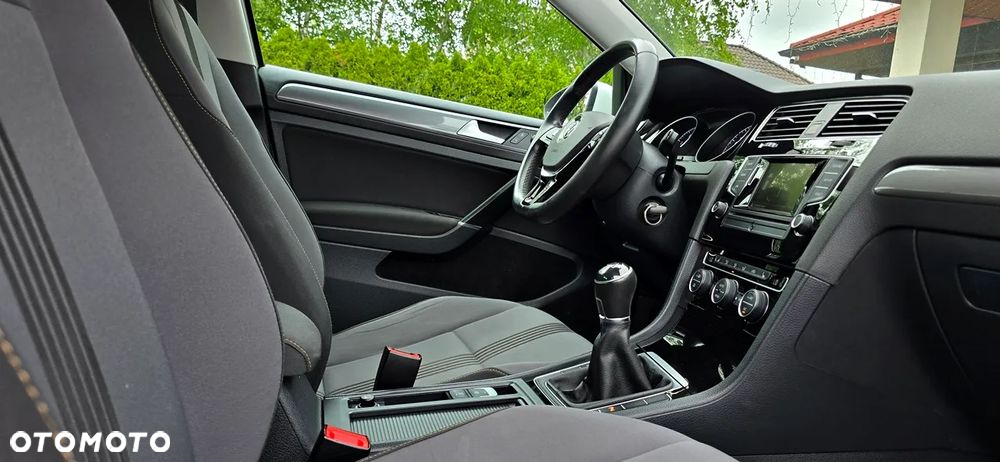 Volkswagen Golf - 14