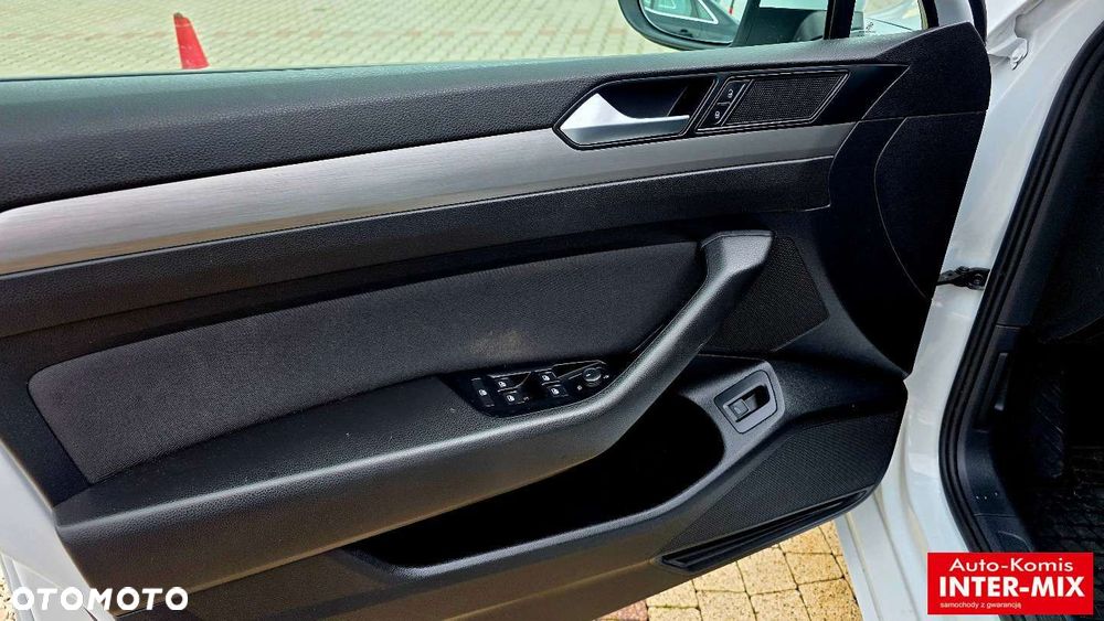 Volkswagen Passat - 25