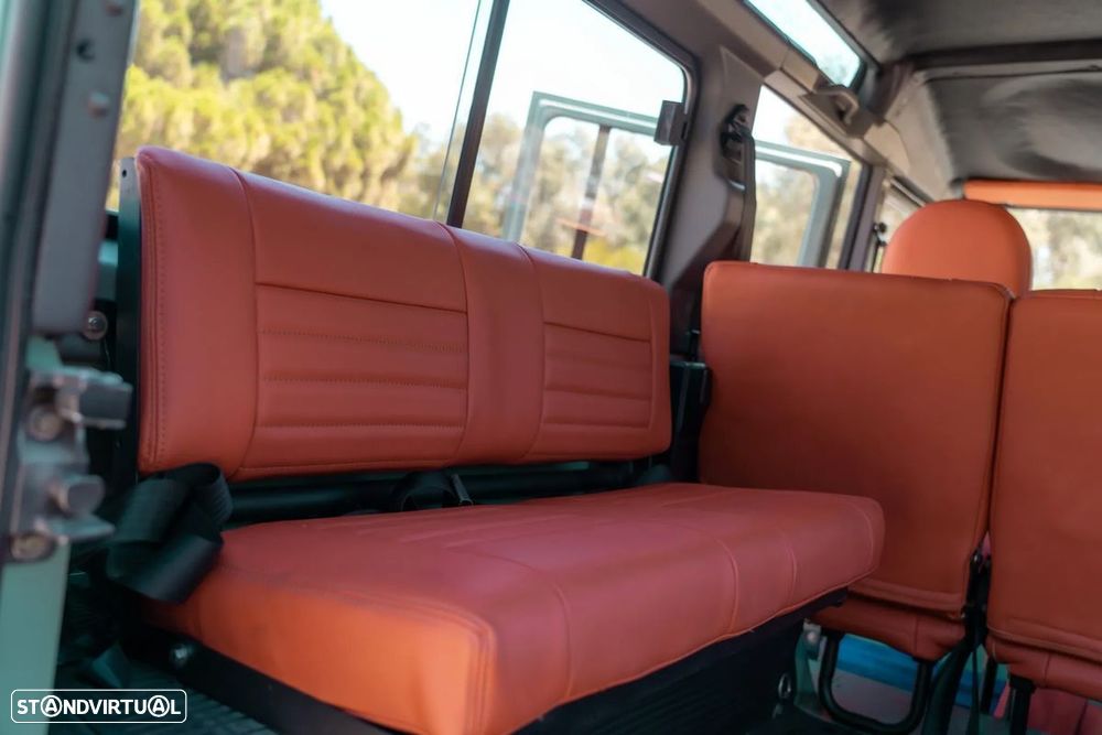 Land Rover Defender - 12