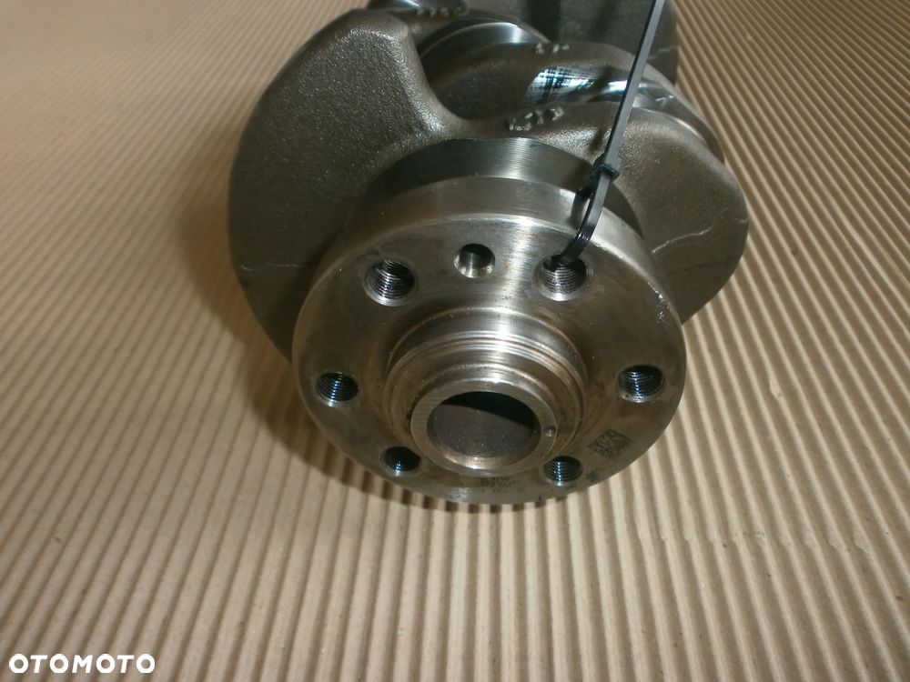WAŁ KORBOWY 1.6TDI 04LB CXX CLHDGT DCX - 2