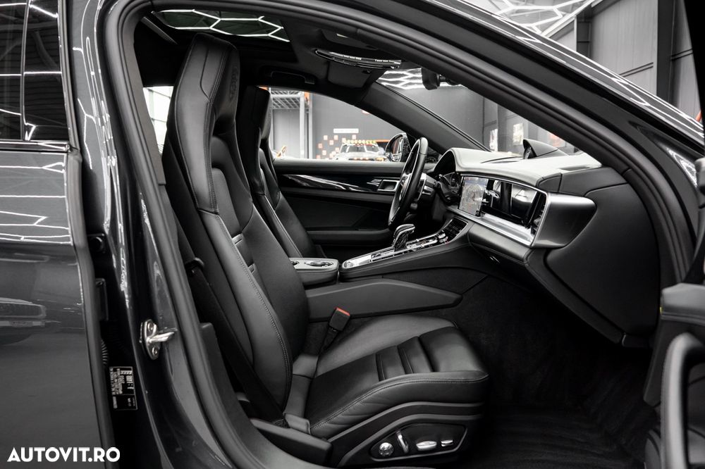 Porsche Panamera 4 E-Hybrid - 12