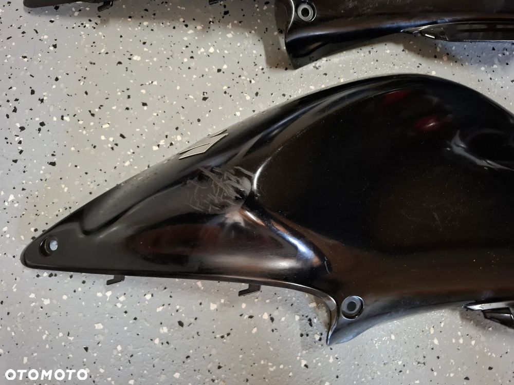 Suzuki DL 650 wypełnienie owiewka boczek bok - 2