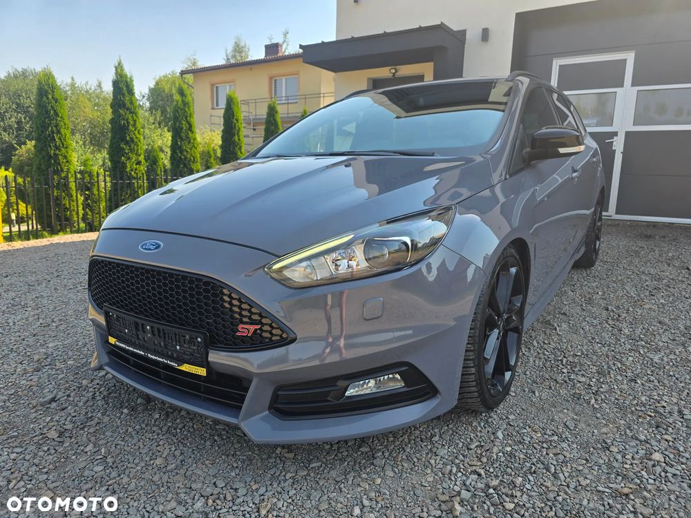Ford Focus 2.0 EcoBoost ST mit Leder-Exclusiv-Paket - 2