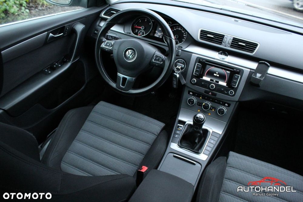 Volkswagen Passat - 8