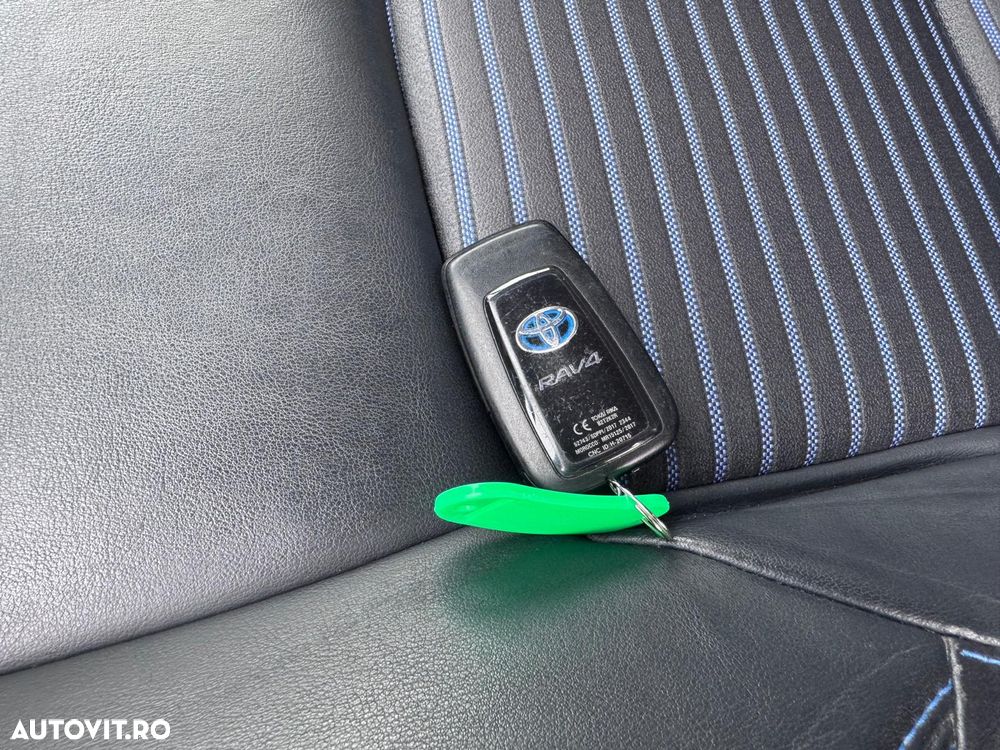 Toyota RAV4 - 6