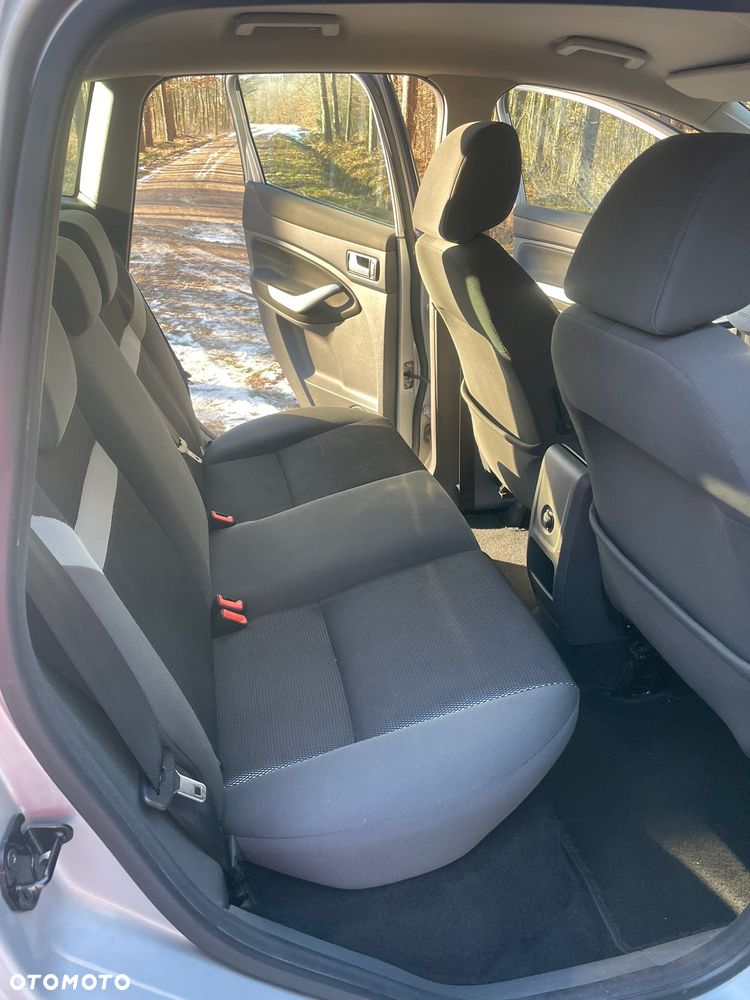 Ford Kuga - 12