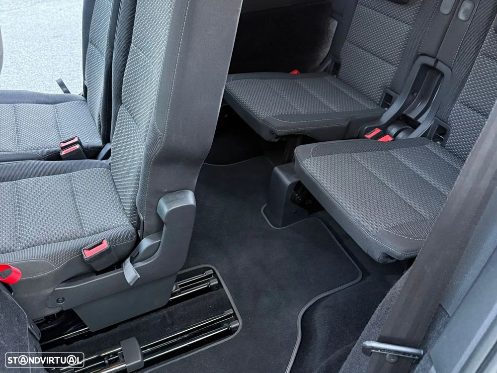 VW Touran 2.0 TDI Confortline - 29