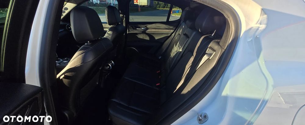Alfa Romeo Stelvio 2.0 Turbo 16V AT8-Q4 Ti - 28