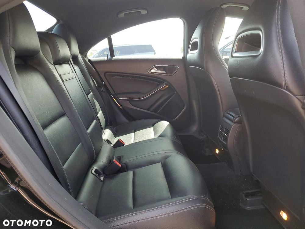 Mercedes-Benz CLA 250 4Matic 7G-DCT - 9