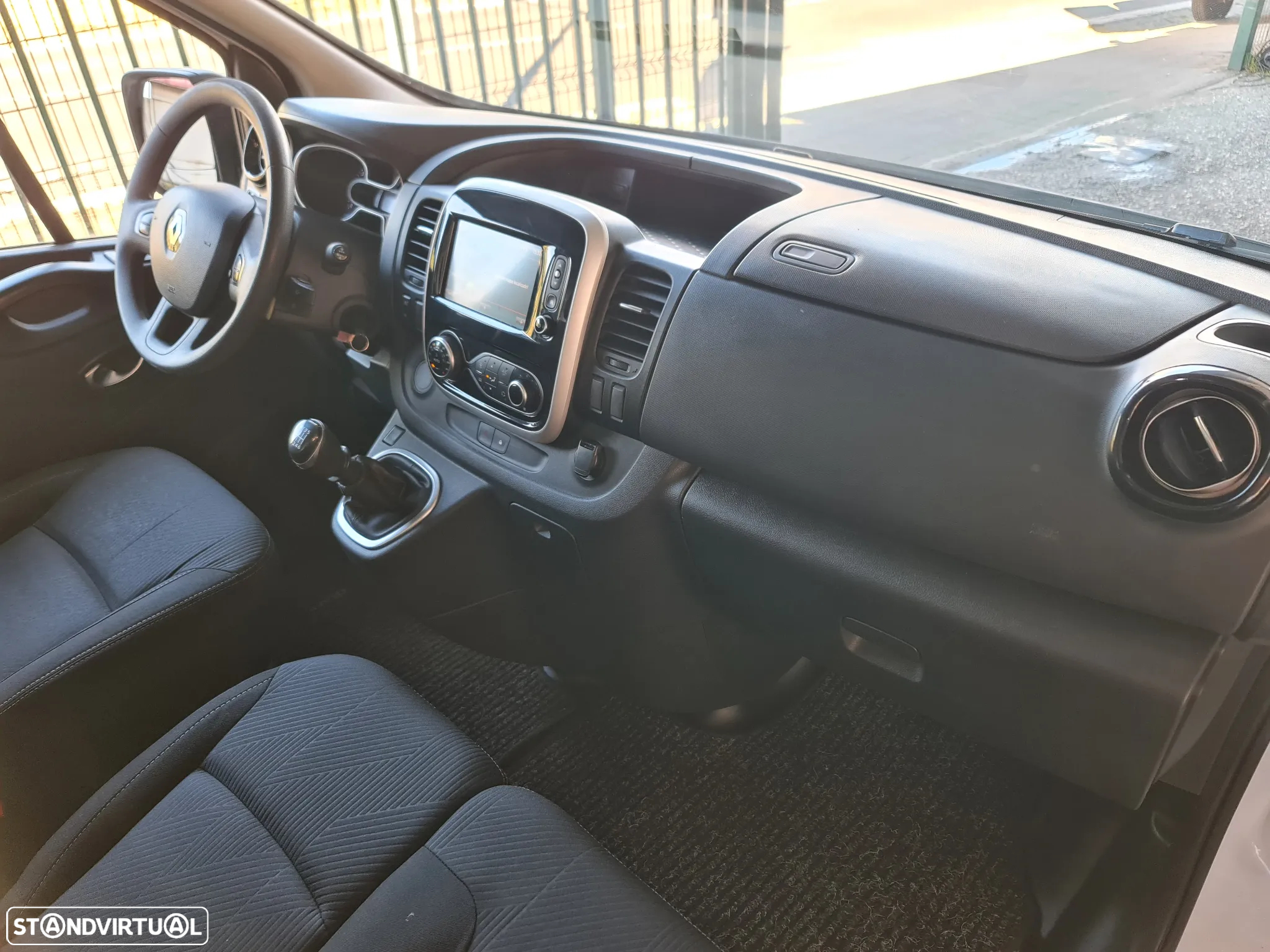 Renault TRAFIC 2.0 Dci 120CV * Câmera/ GPS/ AC/ IVA DEDUTÍVEL * - 11