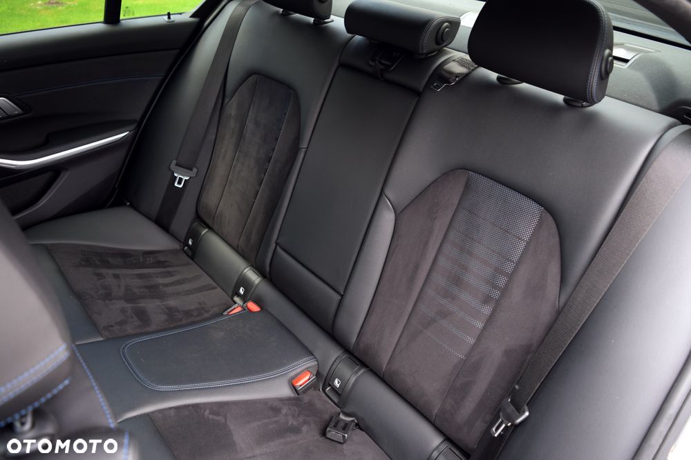 BMW Seria 3 320d xDrive mHEV M Sport sport - 26