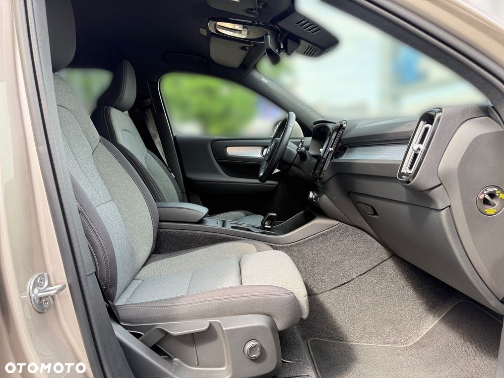 Volvo XC 40 - 25