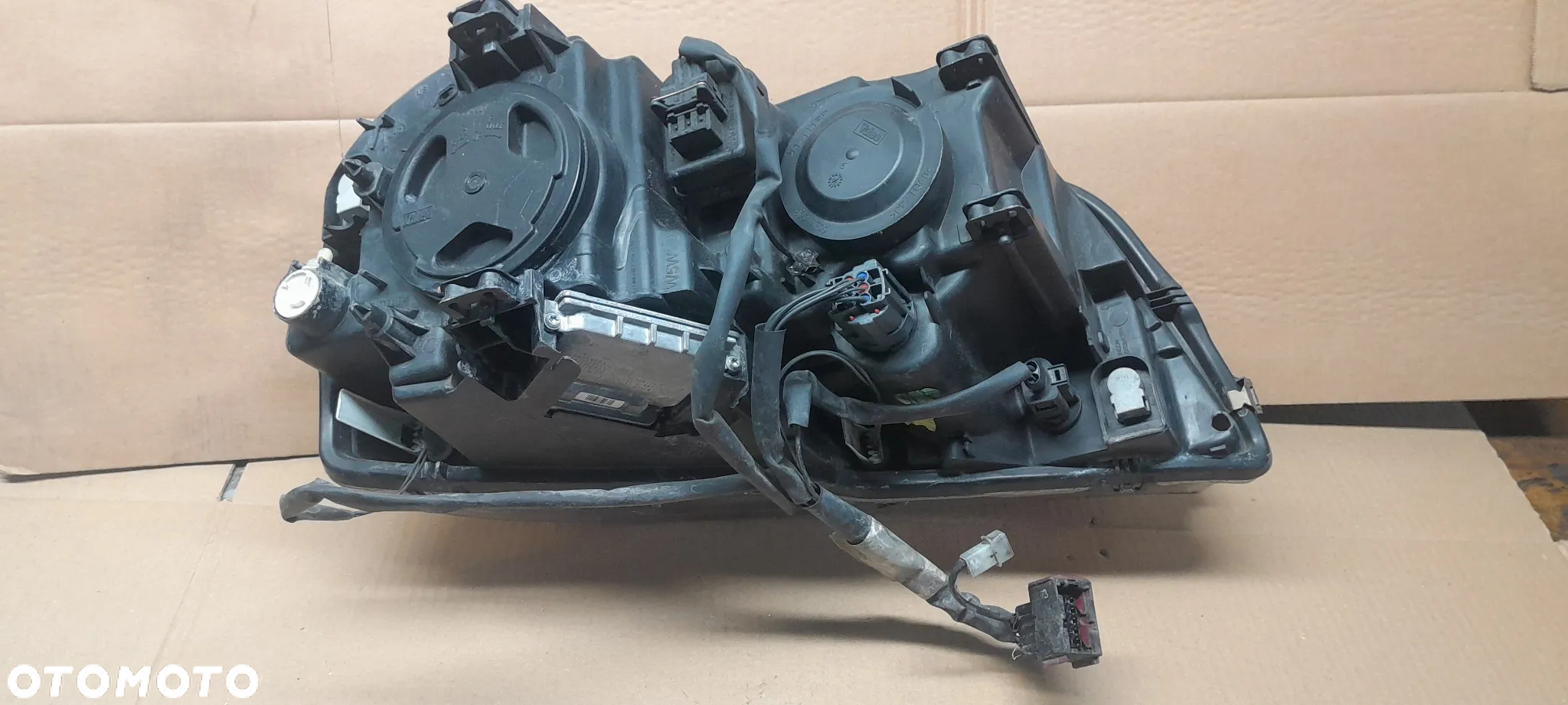 VOLVO XC90 I LIFT PRZEDNIA LEWA LAMPA XENON PRZTWORNICA UK - 5