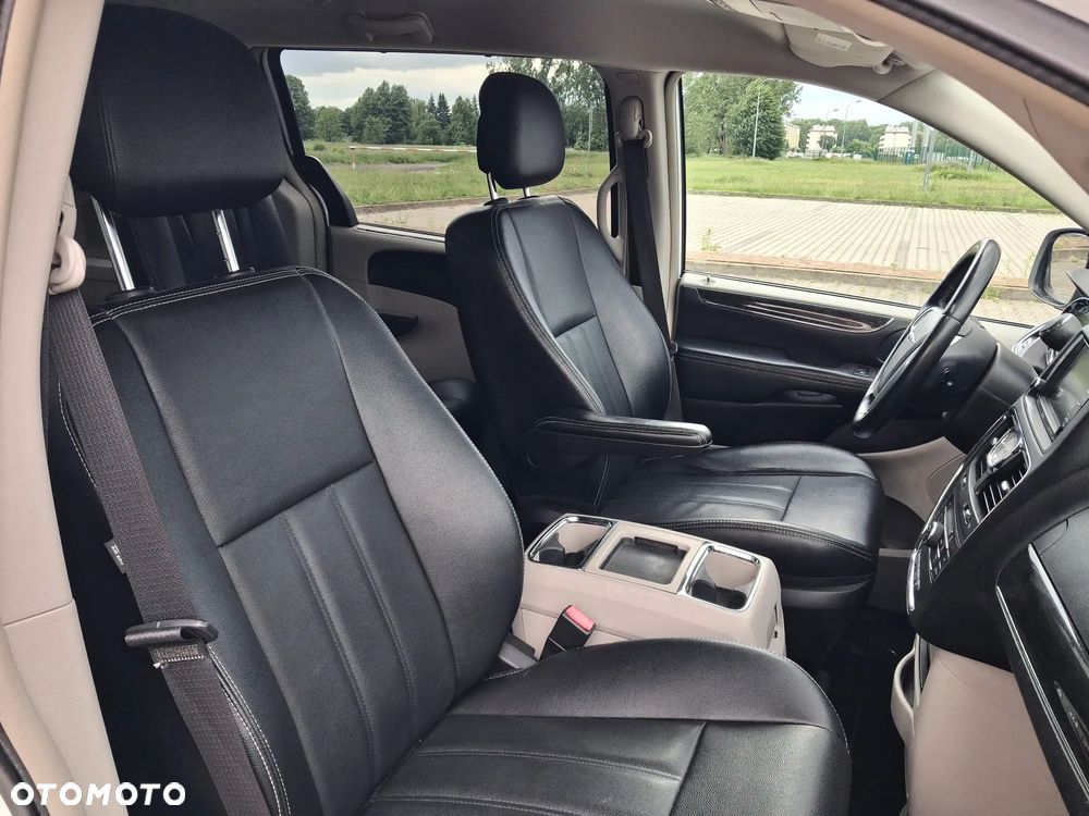 Chrysler Town & Country 3.6 Touring - 27