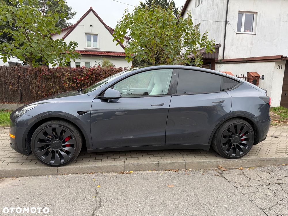 Tesla Model Y Long Range AWD - 4