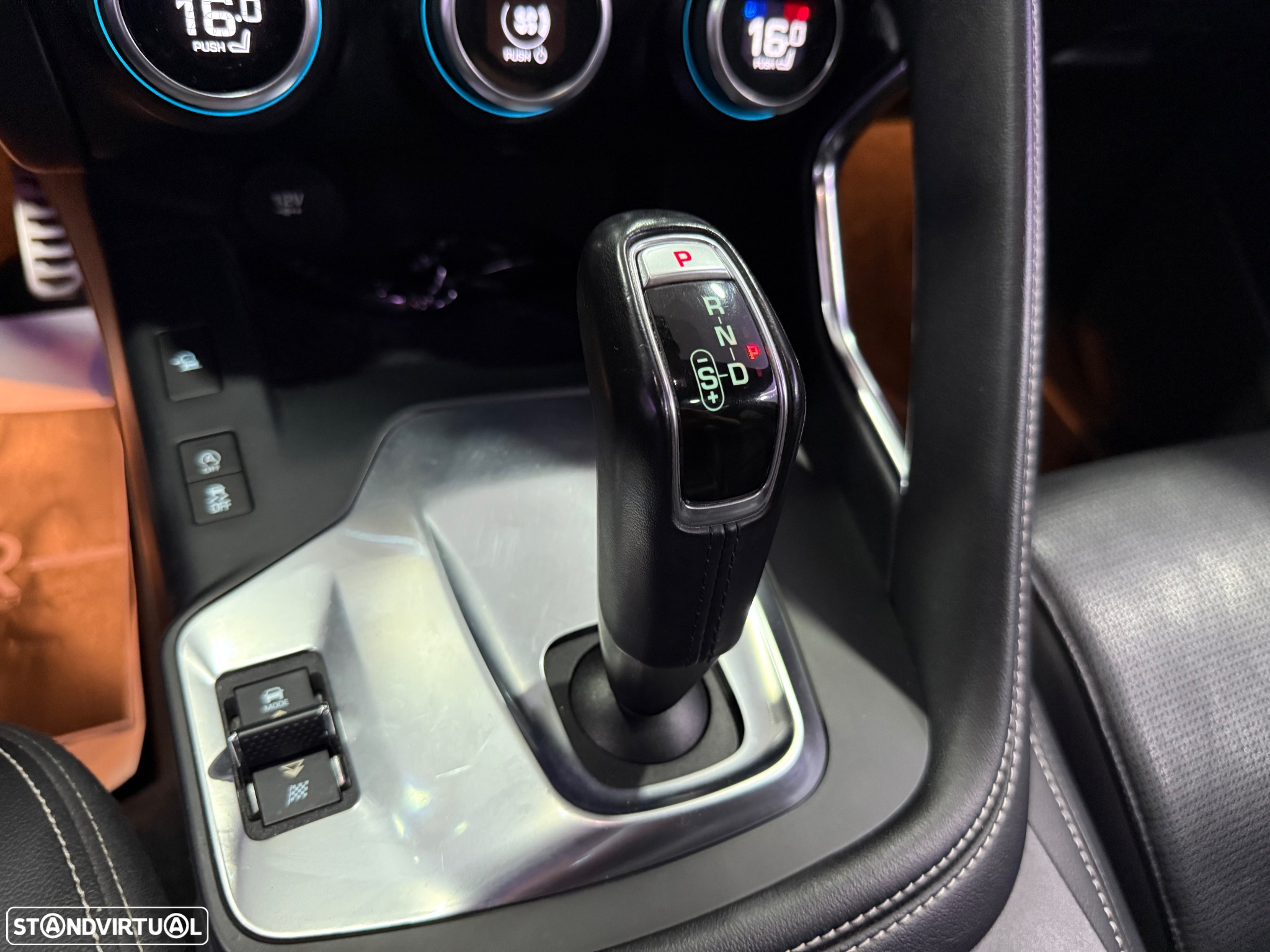 Jaguar E-Pace 2.0 i4D R-Dynamic S AWD Aut. - 29