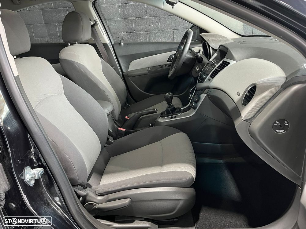 Chevrolet Cruze SW - 11