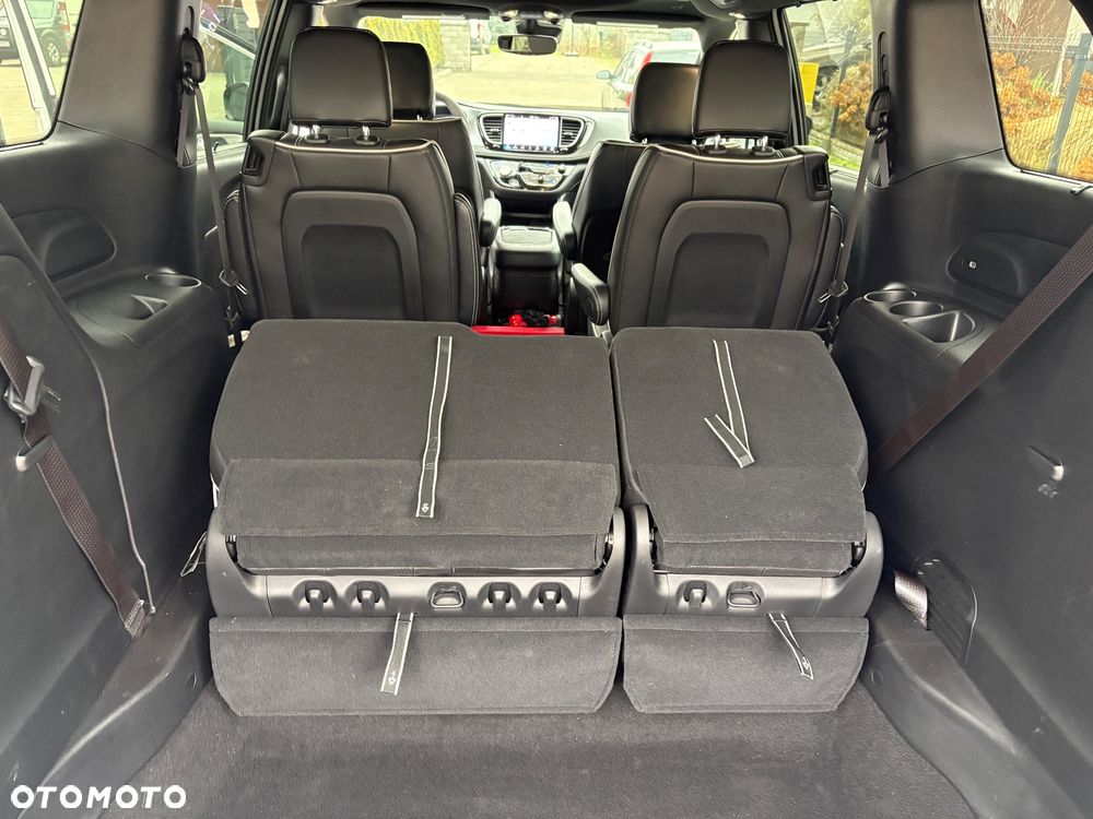 Chrysler Pacifica - 29