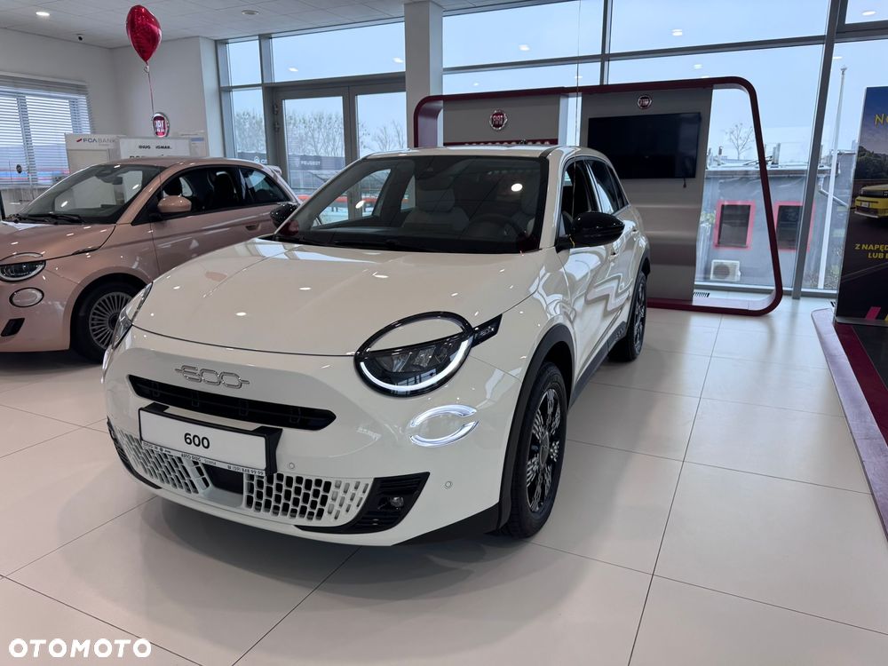 Fiat 600 1.2 Turbo Icon eDCT - 1