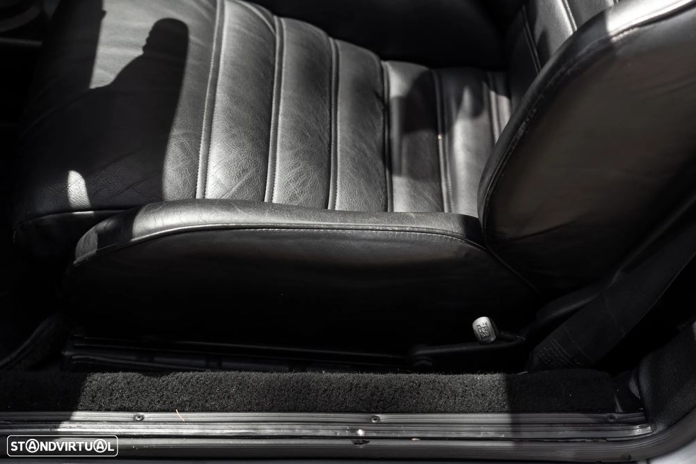 Porsche 911 Série G - 25