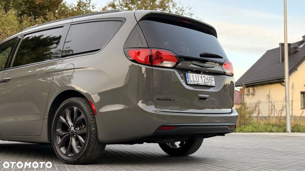 Chrysler Pacifica - 13