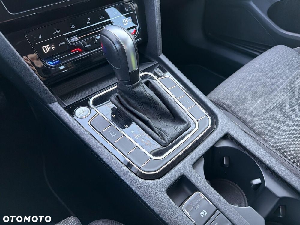 Volkswagen Passat - 16