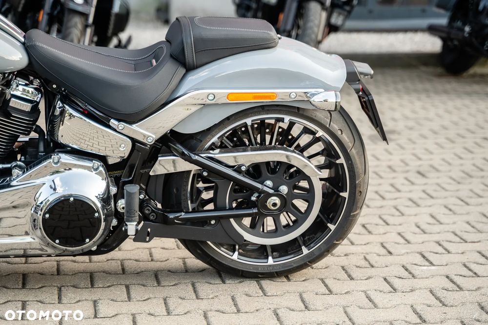 Harley-Davidson Softail Breakout - 9